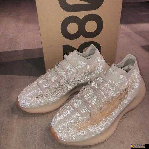 yeezy380 蜜桃粉和白色都是高清精品解析-深度探索时尚鞋款魅力